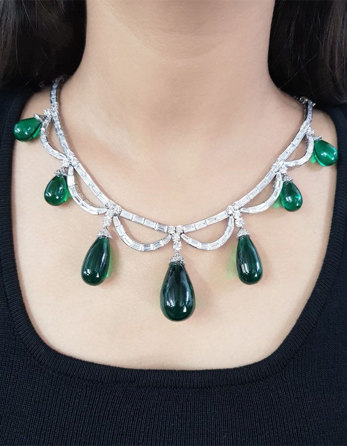 emerald stone necklace