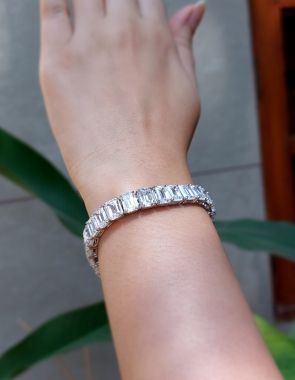 emerald tennis bracelet