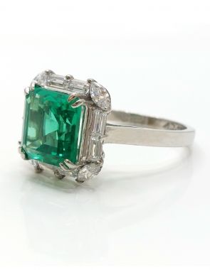 emerald green ring