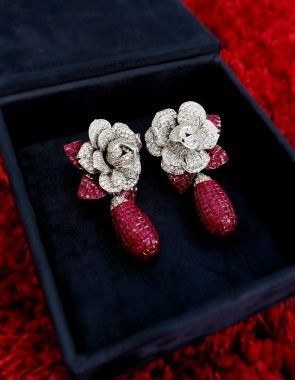 red earring