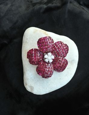 flower brooch pin